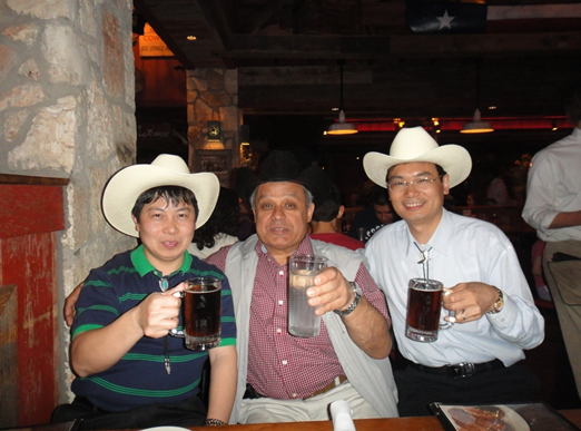 Prof. Huiqiu Yuan and Prof. Guanghan Cao visited Prof. Anvar Zakhidov in the University of Texas at Dallas (2012.03)
