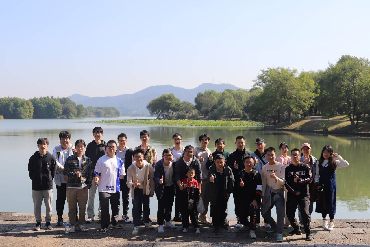 Group photo in Xianghu Lake